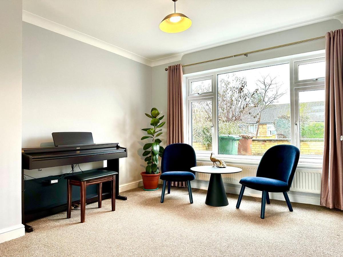Spacious 3 Double Bedroomed House In Bicester Exterior photo