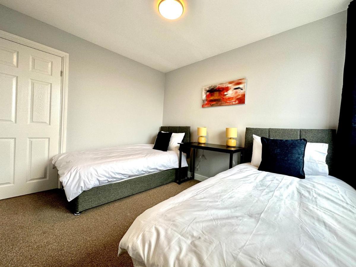 Spacious 3 Double Bedroomed House In Bicester Exterior photo